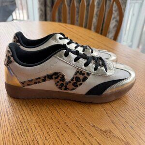 MASSEYS WOMENS NWOB LEOPARD WHITE BLACK SNEAKER SHOES 9.5